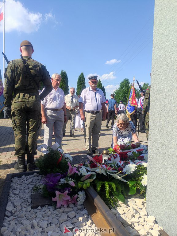 Odsłonięcie obelisku poświęconego deportowanym przez NKWD w 1941 roku Mieszkańcom wsi Rozwory - zdjęcie #60 - eOstroleka.pl