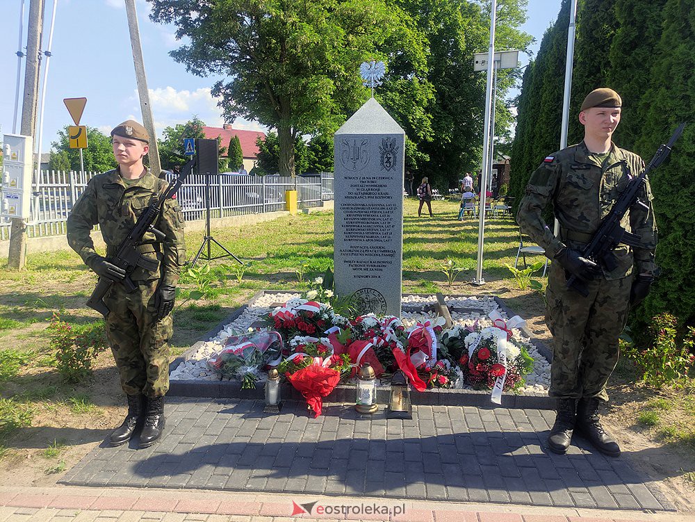 Odsłonięcie obelisku poświęconego deportowanym przez NKWD w 1941 roku Mieszkańcom wsi Rozwory - zdjęcie #66 - eOstroleka.pl
