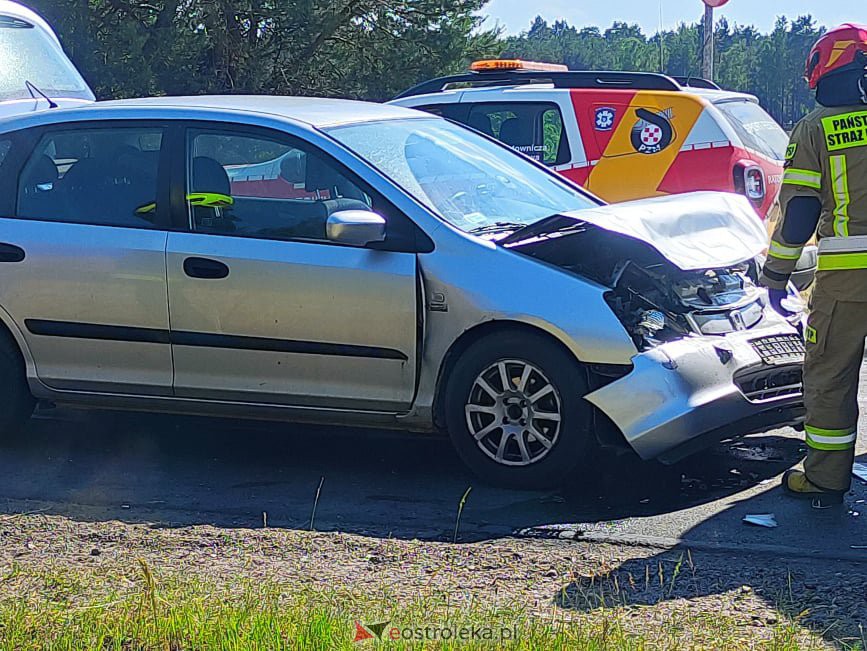 Wypadek na trasie mazurskiej między Myszyńcem a Kadzidłem. Na DK-53 obowiązuje ruch wahadłowy [20.06.2021] - zdjęcie #2 - eOstroleka.pl