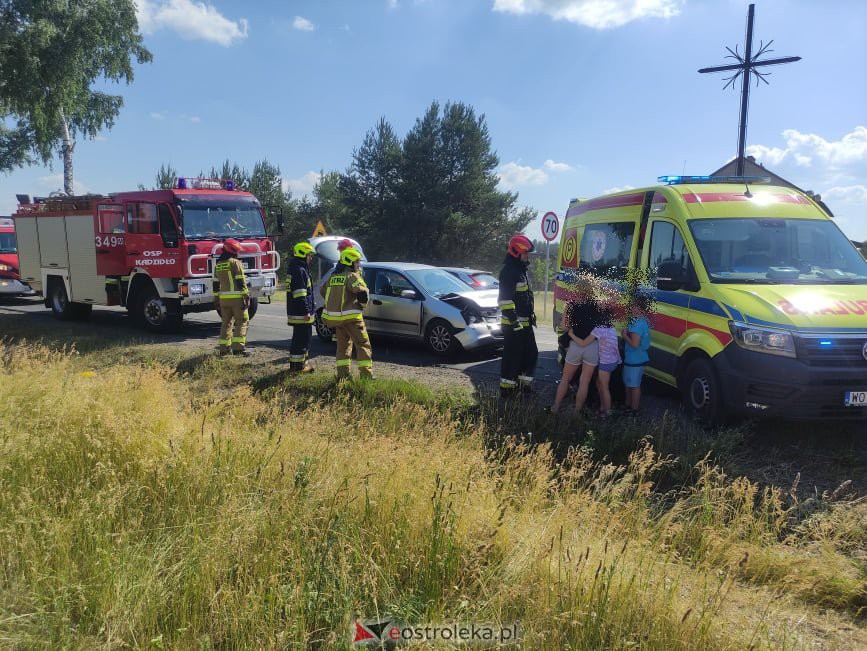 Wypadek na trasie mazurskiej między Myszyńcem a Kadzidłem. Na DK-53 obowiązuje ruch wahadłowy [20.06.2021] - zdjęcie #3 - eOstroleka.pl