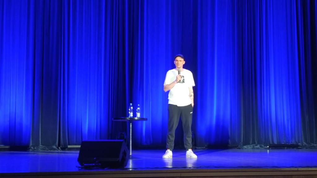 Wieczór stand-up w Ostrołęckim Centrum Kultury [21.06.2021] - zdjęcie #2 - eOstroleka.pl