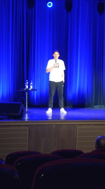 Wieczór stand-up w Ostrołęckim Centrum Kultury [21.06.2021] - zdjęcie #1 - eOstroleka.pl