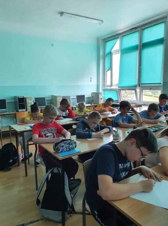 Uczniowie SP 2 włączyli się do akcji „Wylosuj Anioła”  - zdjęcie #12 - eOstroleka.pl