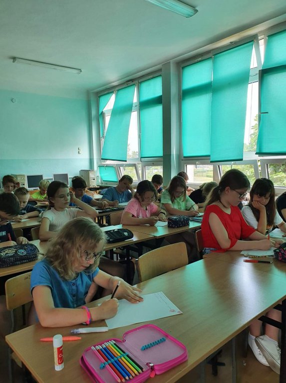 Uczniowie SP 2 włączyli się do akcji „Wylosuj Anioła”  - zdjęcie #3 - eOstroleka.pl