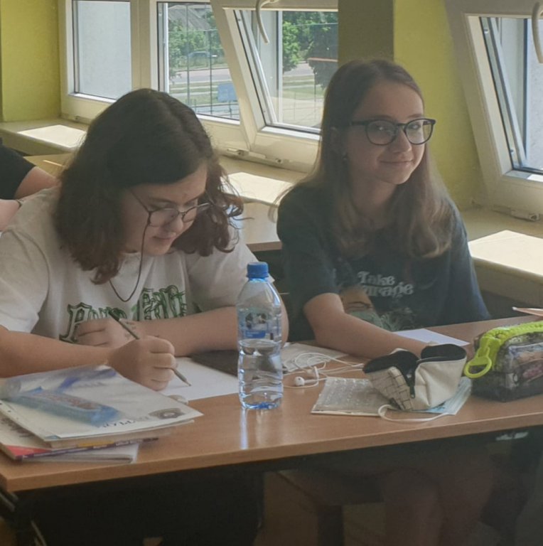 Uczniowie SP 2 włączyli się do akcji „Wylosuj Anioła”  - zdjęcie #1 - eOstroleka.pl
