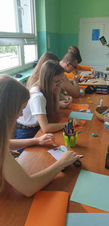 Uczniowie SP 2 włączyli się do akcji „Wylosuj Anioła”  - zdjęcie #11 - eOstroleka.pl