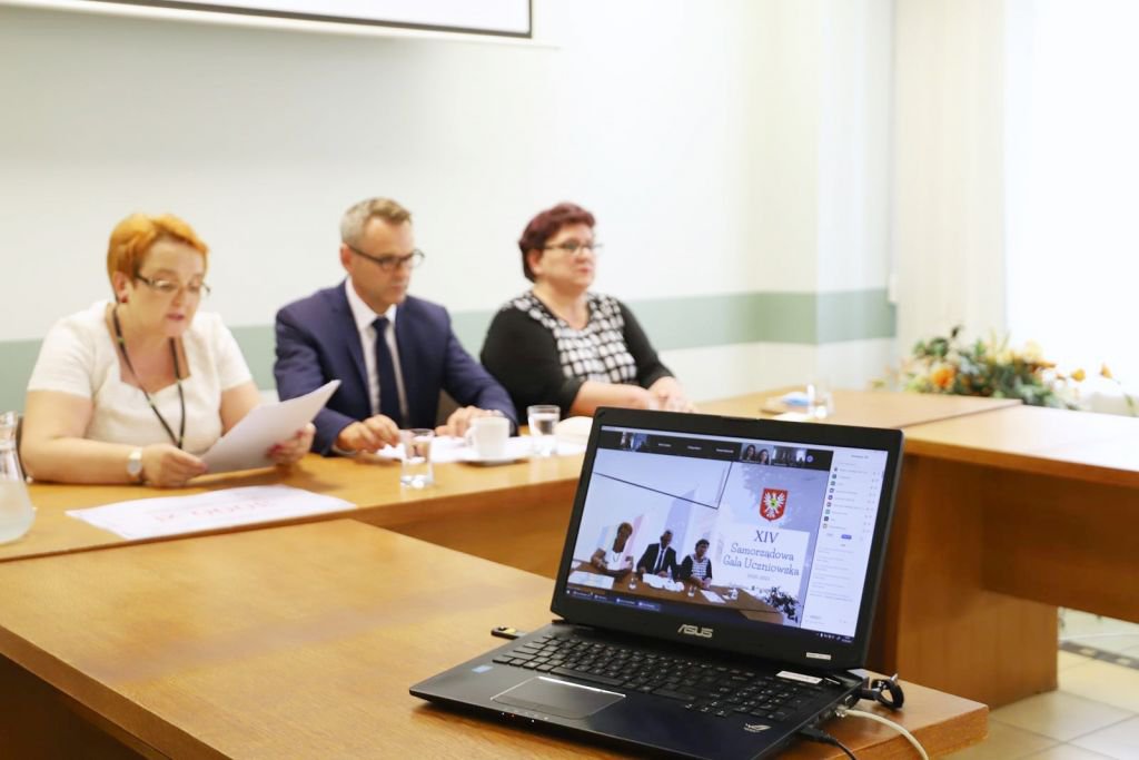 Samorządowa Gala Uczniowska. Najzdolniejsza młodzież z Ostrołęki otrzymała nagrody od prezydenta miasta [23.06.2021] - zdjęcie #8 - eOstroleka.pl