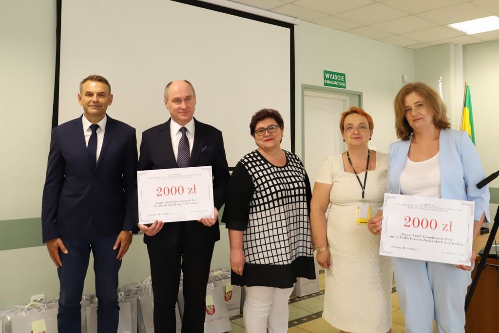 Samorządowa Gala Uczniowska. Najzdolniejsza młodzież z Ostrołęki otrzymała nagrody od prezydenta miasta [23.06.2021] - zdjęcie #5 - eOstroleka.pl