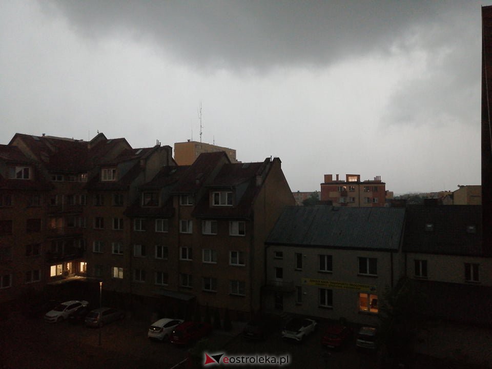 Niebo nad Ostrołęką pociemniało. To nie jedyna burza, która dziś przetoczy się przez nasz region [24.06.2021] - zdjęcie #1 - eOstroleka.pl