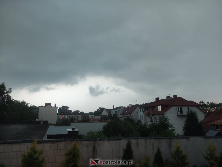 Niebo nad Ostrołęką pociemniało. To nie jedyna burza, która dziś przetoczy się przez nasz region [24.06.2021] - zdjęcie #3 - eOstroleka.pl