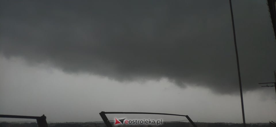 Niebo nad Ostrołęką pociemniało. To nie jedyna burza, która dziś przetoczy się przez nasz region [24.06.2021] - zdjęcie #7 - eOstroleka.pl