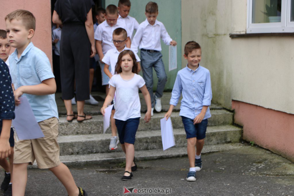 Wakacje 2021 rozpoczęte. Uczniowie ze świadectwami w rękach mogą już wypoczywać [25.06.2021] - zdjęcie #55 - eOstroleka.pl