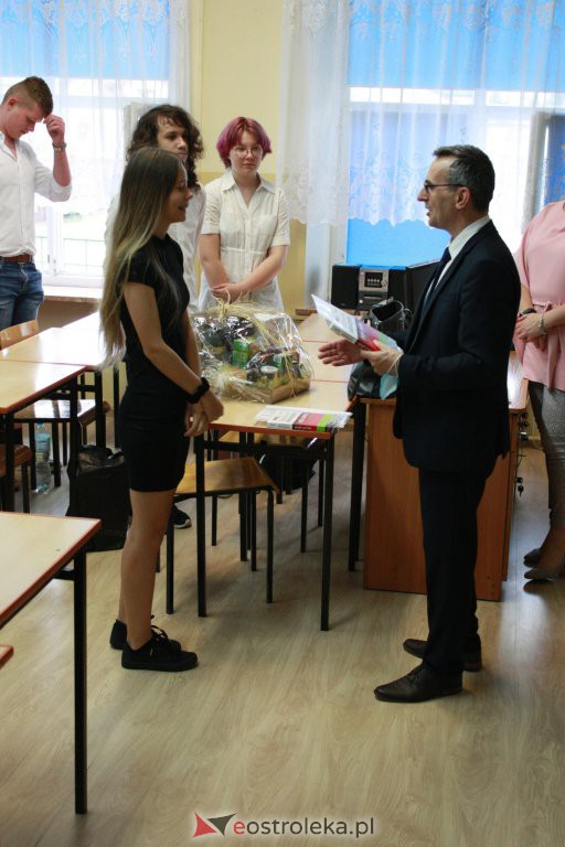 Zakończenie roku szkolnego w tzw. „małym ogólniaku” [25.06.2021] - zdjęcie #15 - eOstroleka.pl