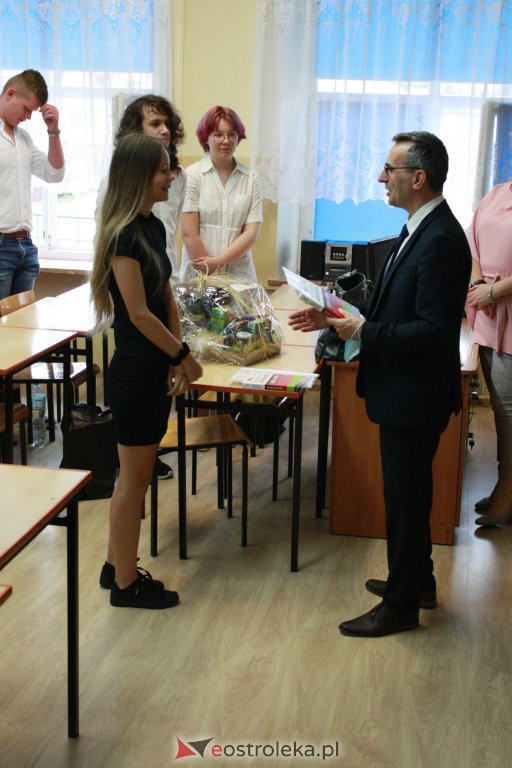 Zakończenie roku szkolnego w tzw. „małym ogólniaku” [25.06.2021] - zdjęcie #60 - eOstroleka.pl