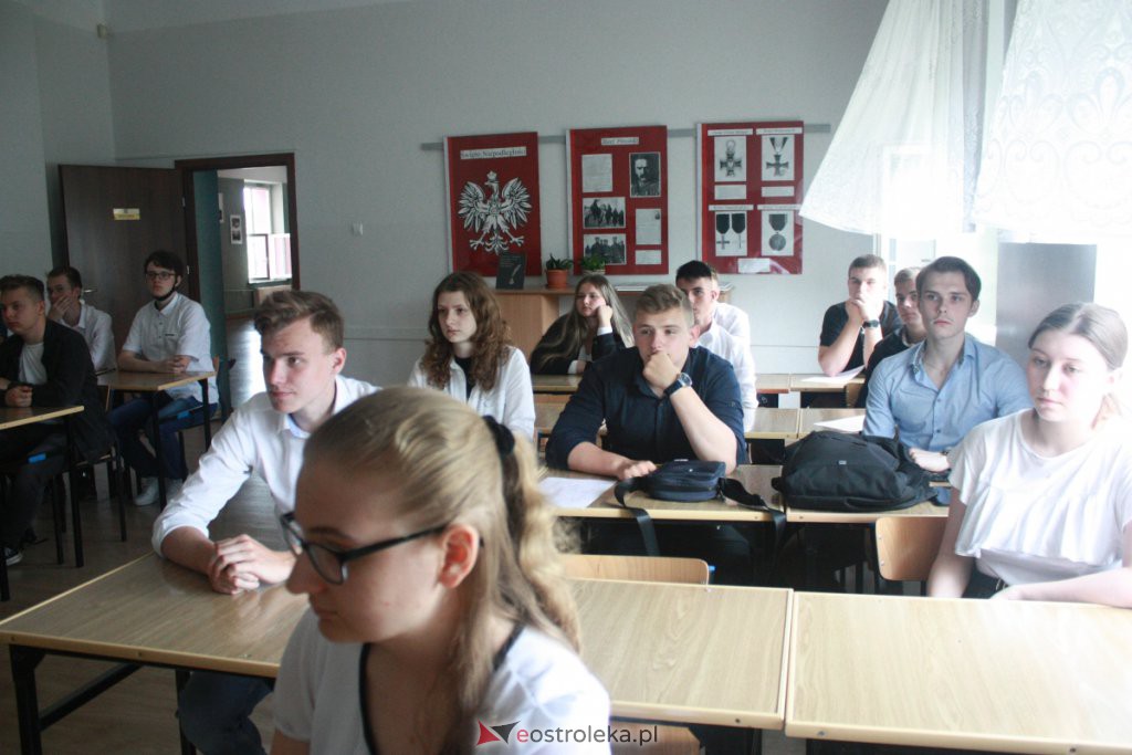Zakończenie roku szkolnego w tzw. „małym ogólniaku” [25.06.2021] - zdjęcie #13 - eOstroleka.pl
