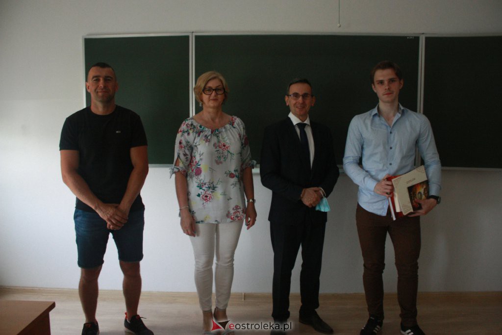 Zakończenie roku szkolnego w tzw. „małym ogólniaku” [25.06.2021] - zdjęcie #10 - eOstroleka.pl