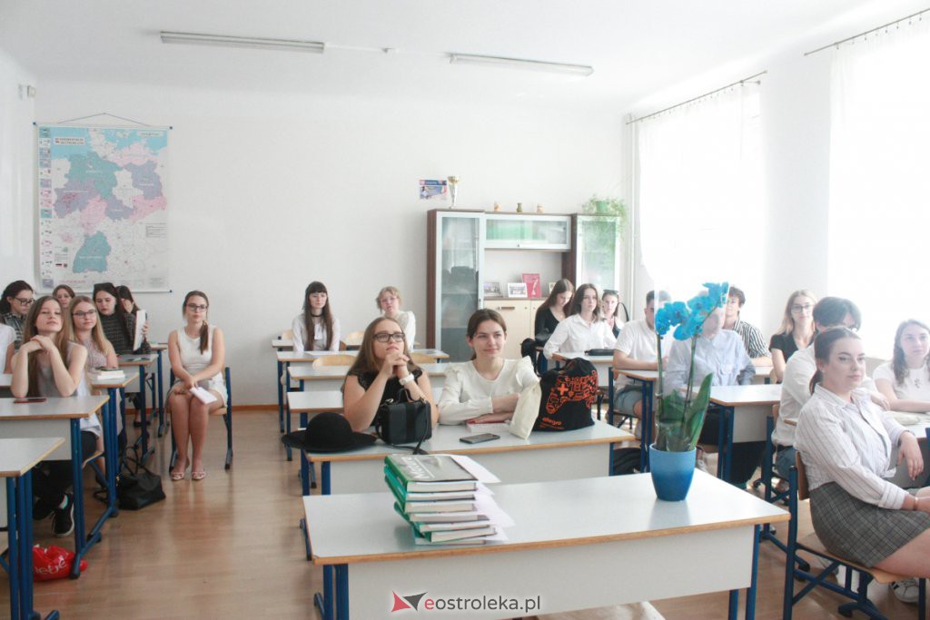 Zakończenie roku szkolnego w tzw. „małym ogólniaku” [25.06.2021] - zdjęcie #5 - eOstroleka.pl