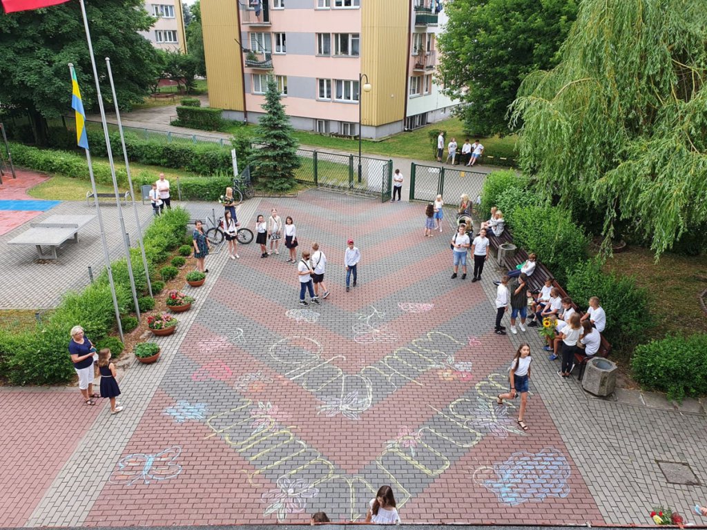 Zakończenie roku szkolnego w SP nr 2 [25.06.2021] - zdjęcie #1 - eOstroleka.pl