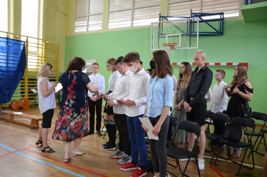 Zakończenie roku szkolnego w SP nr 2 [25.06.2021] - zdjęcie #35 - eOstroleka.pl