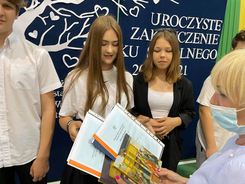 Zakończenie roku szkolnego w SP nr 5 [25.06.2021] - zdjęcie #35 - eOstroleka.pl