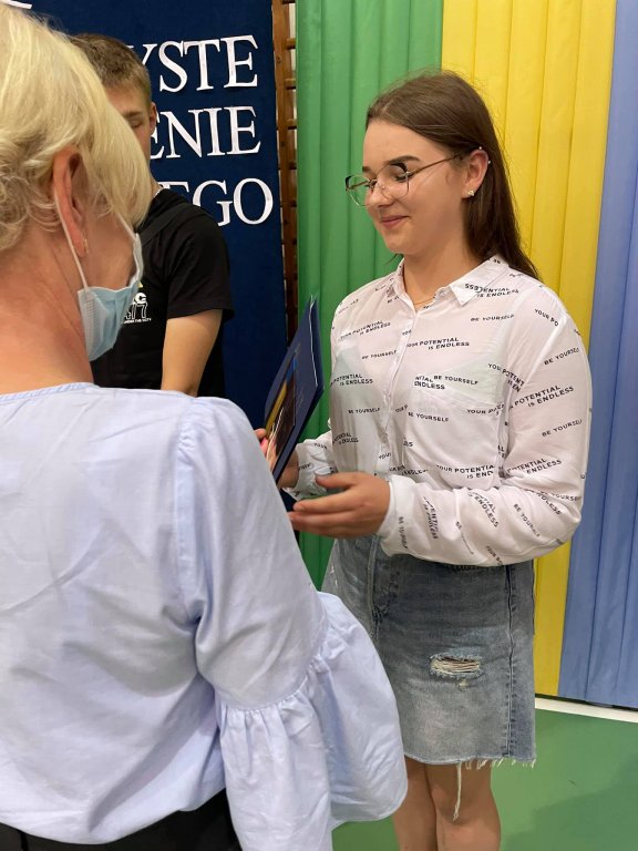 Zakończenie roku szkolnego w SP nr 5 [25.06.2021] - zdjęcie #24 - eOstroleka.pl