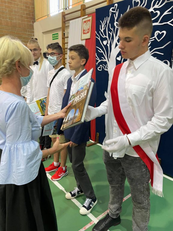 Zakończenie roku szkolnego w SP nr 5 [25.06.2021] - zdjęcie #20 - eOstroleka.pl