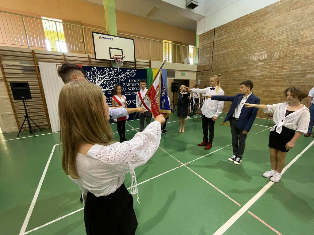 Zakończenie roku szkolnego w SP nr 5 [25.06.2021] - zdjęcie #18 - eOstroleka.pl