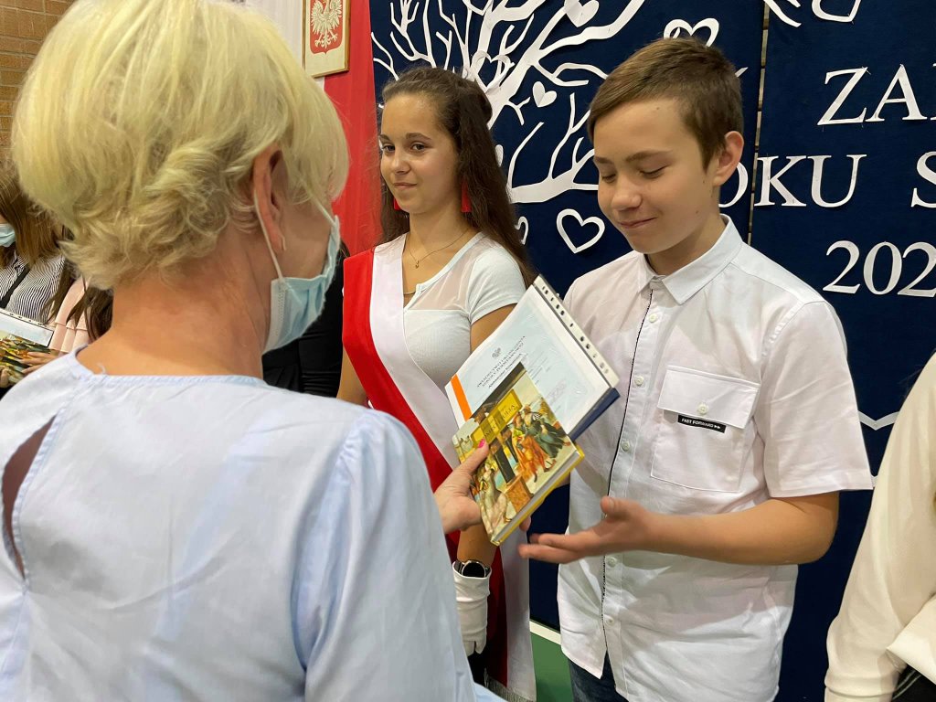 Zakończenie roku szkolnego w SP nr 5 [25.06.2021] - zdjęcie #14 - eOstroleka.pl