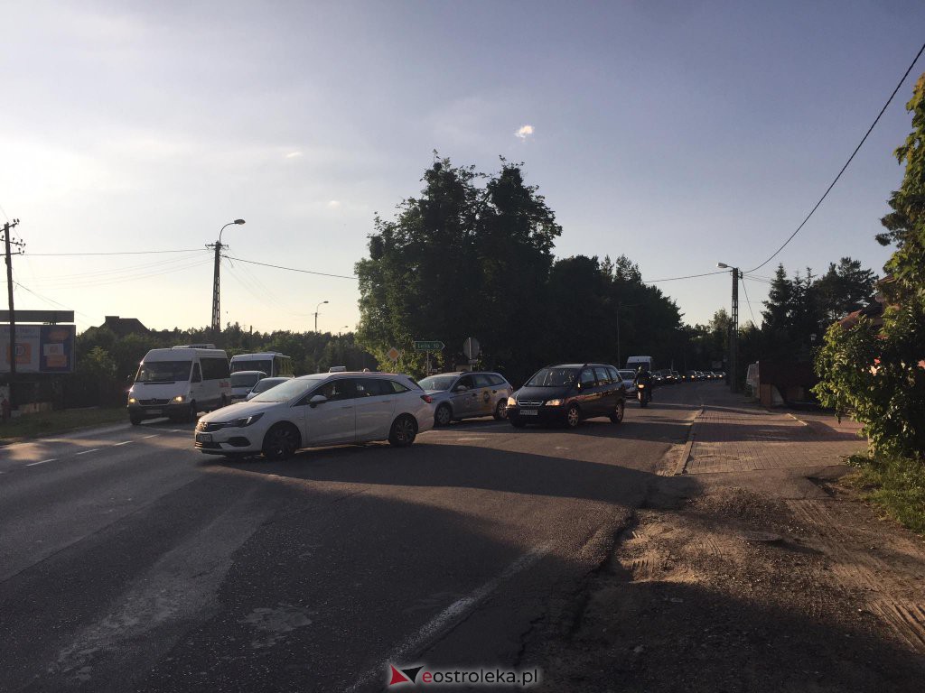 Uwaga kierowcy. Przy wjeździe do Ostrołęki doszło do wypadku. Są ogromne korki [28.06.2021] - zdjęcie #13 - eOstroleka.pl