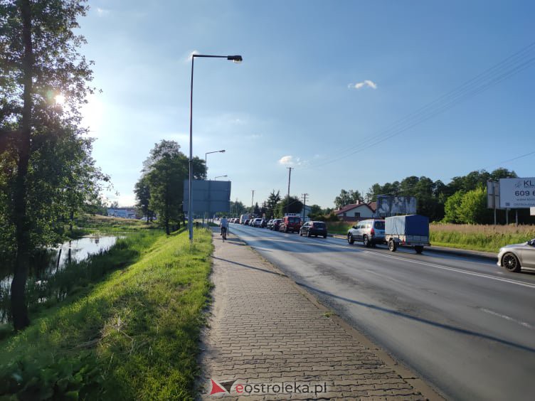 Uwaga kierowcy. Przy wjeździe do Ostrołęki doszło do wypadku. Są ogromne korki [28.06.2021] - zdjęcie #16 - eOstroleka.pl