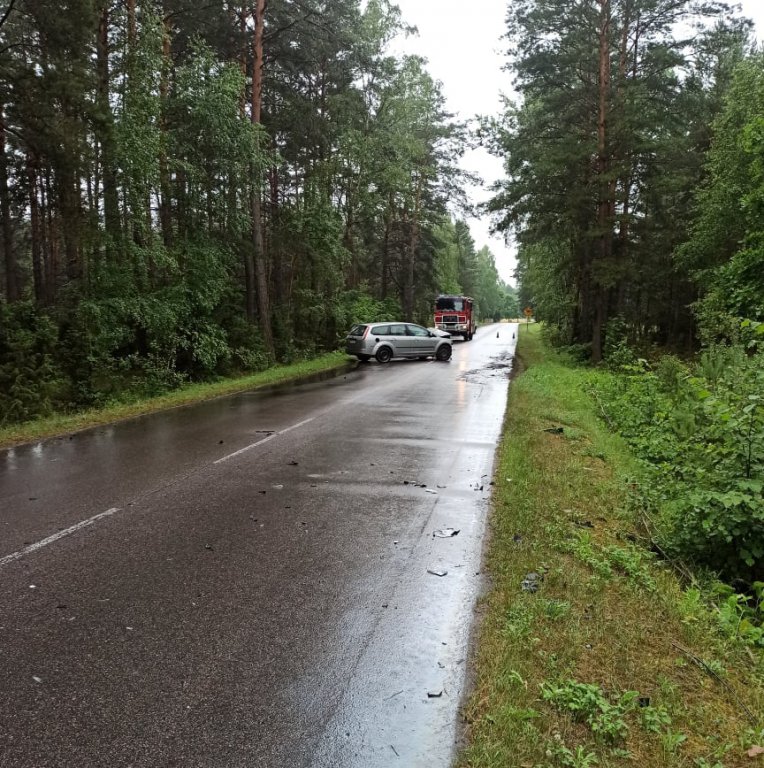 Wypadek w Nakłach [02.07.2021] - zdjęcie #2 - eOstroleka.pl