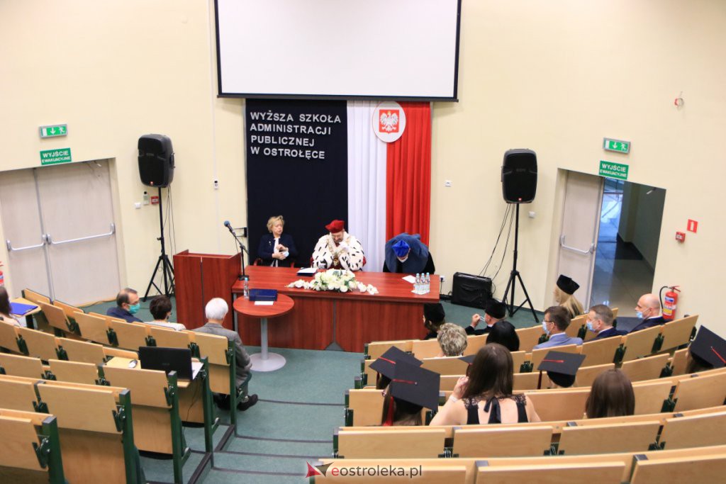 Uroczyste posiedzenie senatu WSAP na zakończenie roku akademickiego [03.07.2021] - zdjęcie #78 - eOstroleka.pl