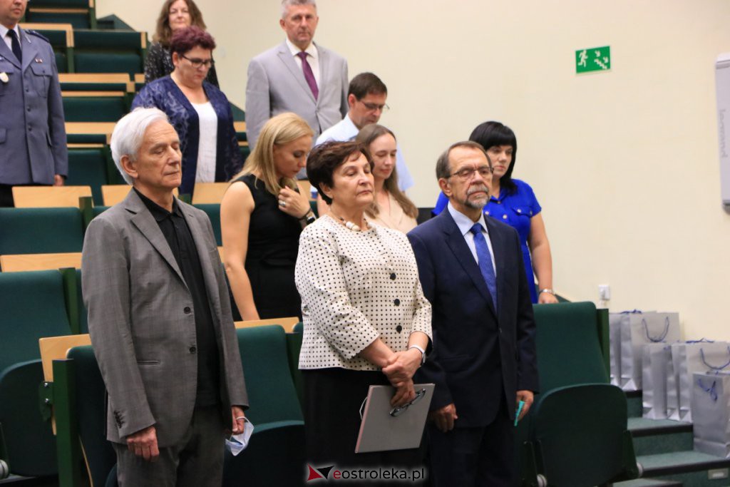 Uroczyste posiedzenie senatu WSAP na zakończenie roku akademickiego [03.07.2021] - zdjęcie #52 - eOstroleka.pl