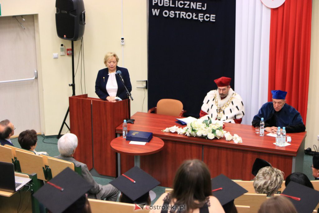 Uroczyste posiedzenie senatu WSAP na zakończenie roku akademickiego [03.07.2021] - zdjęcie #48 - eOstroleka.pl