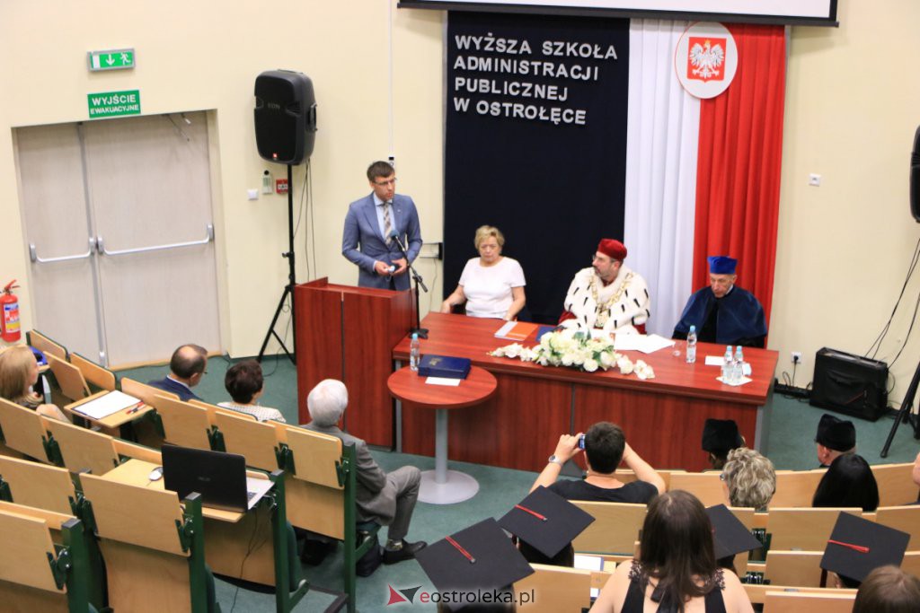 Uroczyste posiedzenie senatu WSAP na zakończenie roku akademickiego [03.07.2021] - zdjęcie #45 - eOstroleka.pl