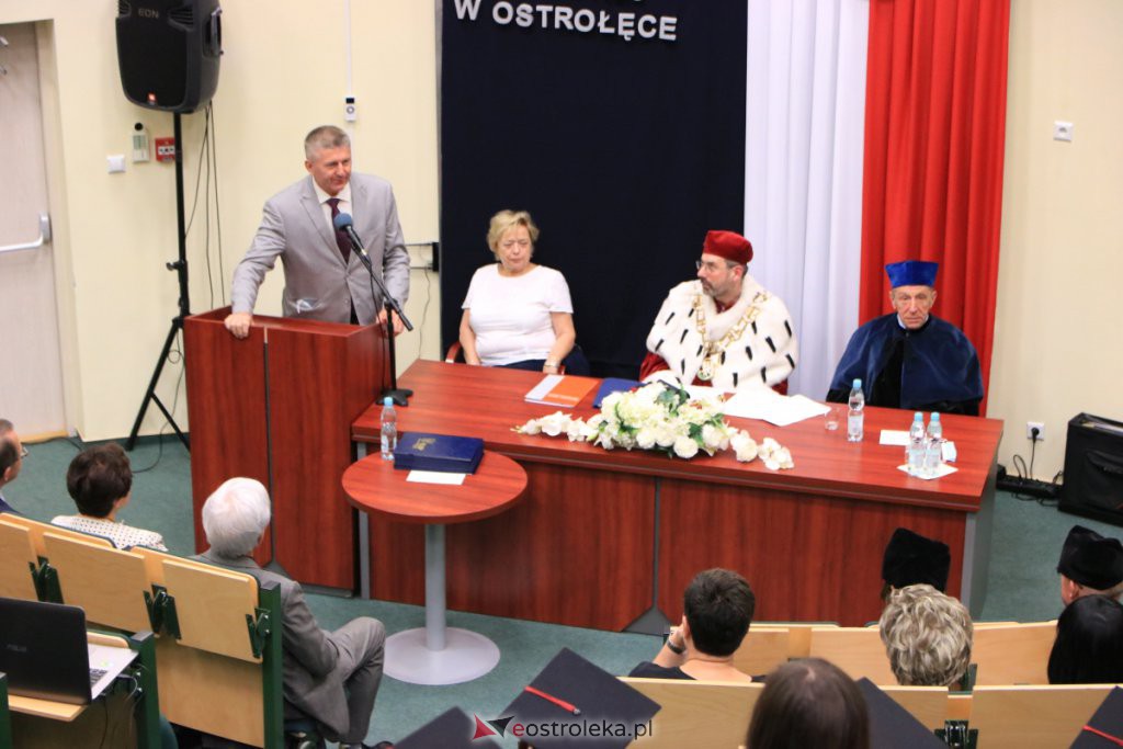 Uroczyste posiedzenie senatu WSAP na zakończenie roku akademickiego [03.07.2021] - zdjęcie #44 - eOstroleka.pl