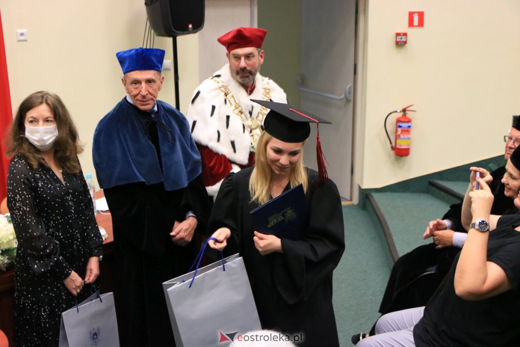 Uroczyste posiedzenie senatu WSAP na zakończenie roku akademickiego [03.07.2021] - zdjęcie #20 - eOstroleka.pl