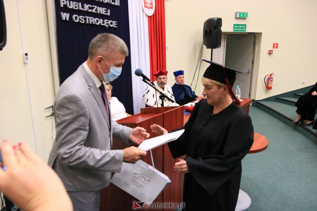 Uroczyste posiedzenie senatu WSAP na zakończenie roku akademickiego [03.07.2021] - zdjęcie #7 - eOstroleka.pl