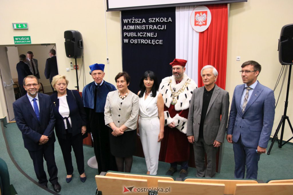 Uroczyste posiedzenie senatu WSAP na zakończenie roku akademickiego [03.07.2021] - zdjęcie #2 - eOstroleka.pl