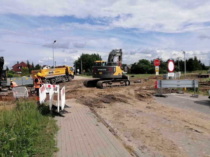 Trwa przebudowa przejazdu kolejowego na ulicy Ławskiej. Przypominamy o objazdach [03.07.2021] - zdjęcie #7 - eOstroleka.pl
