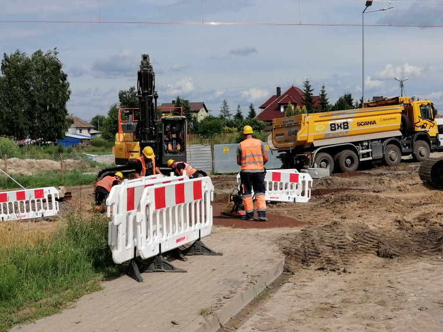 Trwa przebudowa przejazdu kolejowego na ulicy Ławskiej. Przypominamy o objazdach [03.07.2021] - zdjęcie #8 - eOstroleka.pl