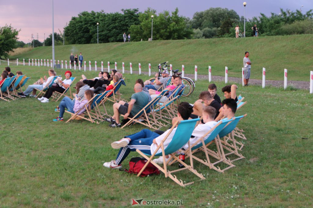 „W starym dobrym stylu” – kino letnie na plaży miejskiej [03.07.2021] - zdjęcie #3 - eOstroleka.pl