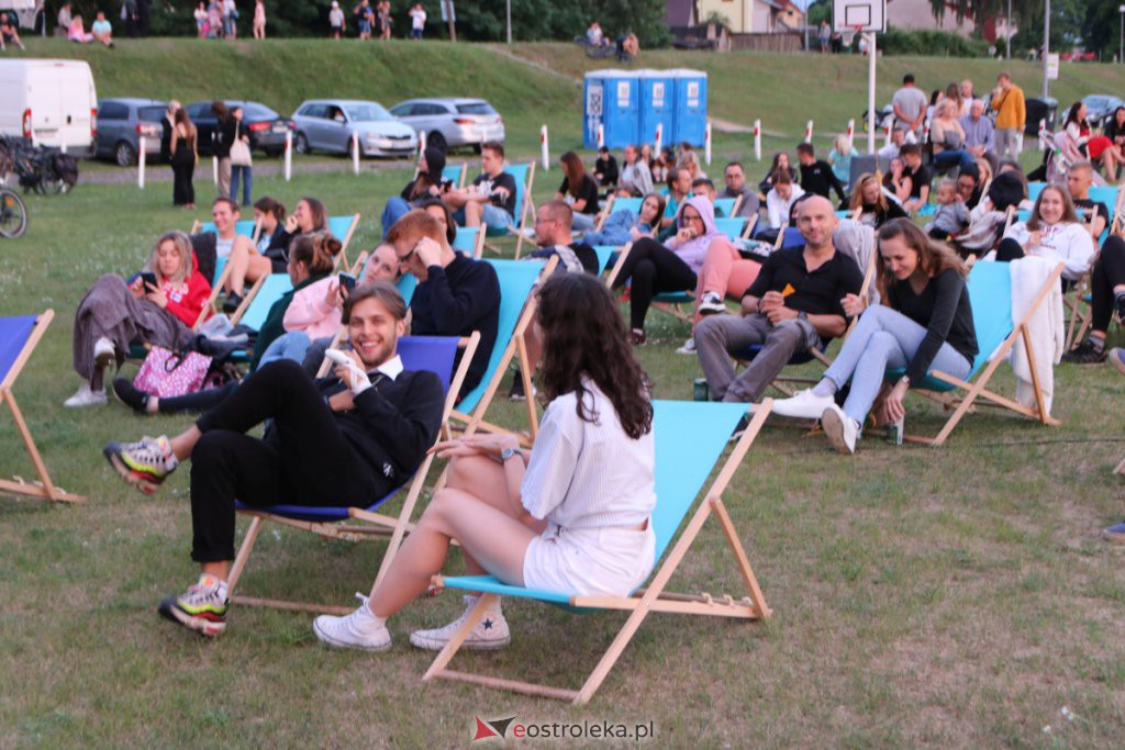„W starym dobrym stylu” – kino letnie na plaży miejskiej [03.07.2021] - zdjęcie #8 - eOstroleka.pl