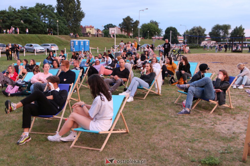 „W starym dobrym stylu” – kino letnie na plaży miejskiej [03.07.2021] - zdjęcie #10 - eOstroleka.pl
