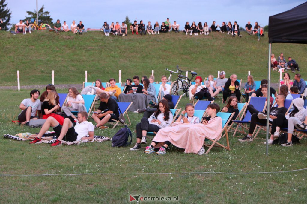 „W starym dobrym stylu” – kino letnie na plaży miejskiej [03.07.2021] - zdjęcie #14 - eOstroleka.pl