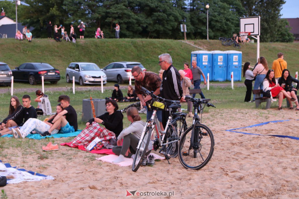 „W starym dobrym stylu” – kino letnie na plaży miejskiej [03.07.2021] - zdjęcie #20 - eOstroleka.pl