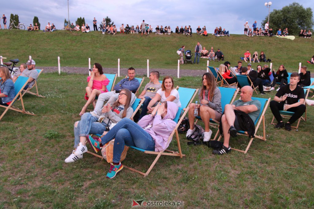 „W starym dobrym stylu” – kino letnie na plaży miejskiej [03.07.2021] - zdjęcie #27 - eOstroleka.pl
