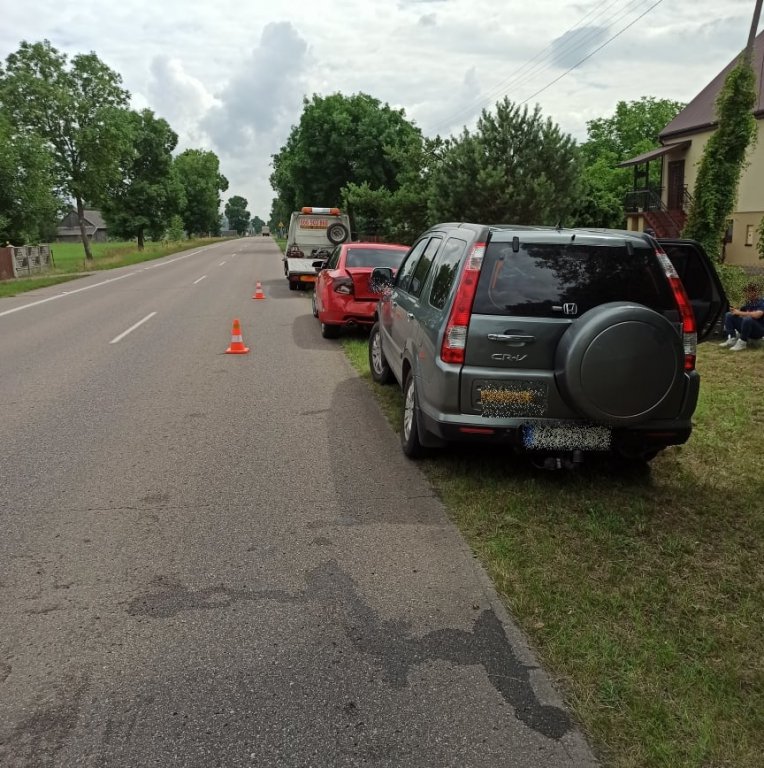 Wypadek w Gierwatach. Poszkodowane 4 osoby, w tym 9-letni chłopiec [05.07.2021] - zdjęcie #5 - eOstroleka.pl