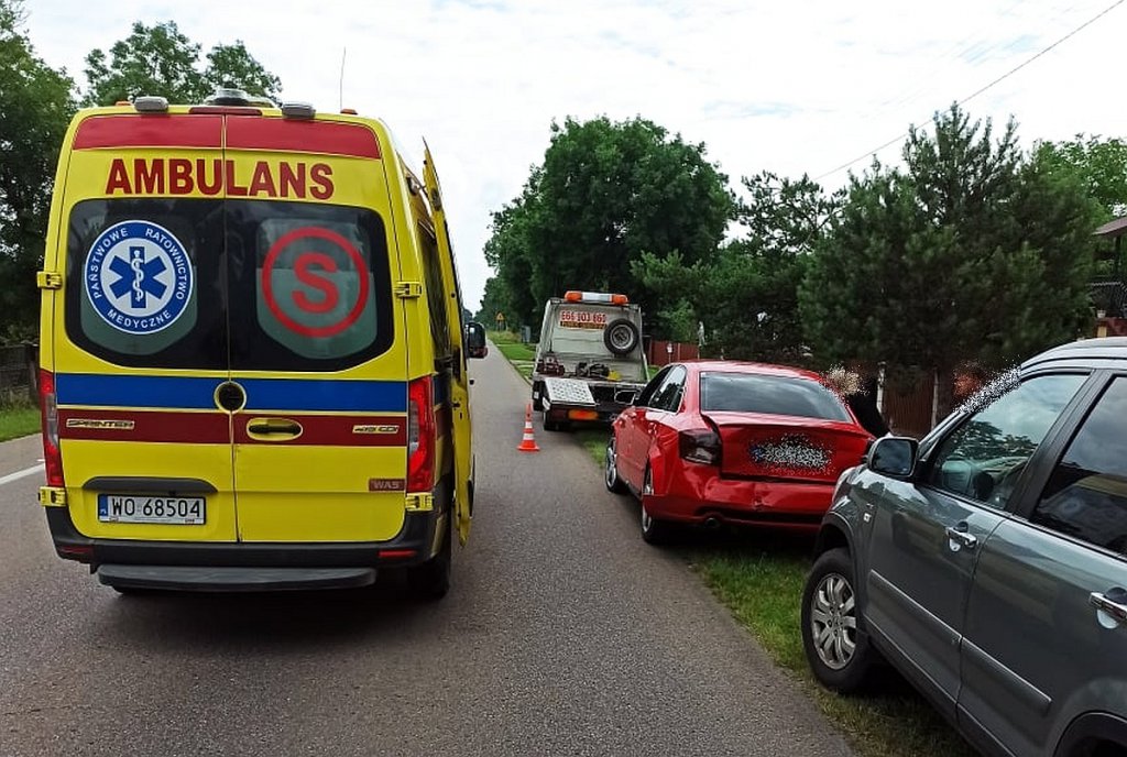 Wypadek w Gierwatach. Poszkodowane 4 osoby, w tym 9-letni chłopiec [05.07.2021] - zdjęcie #3 - eOstroleka.pl