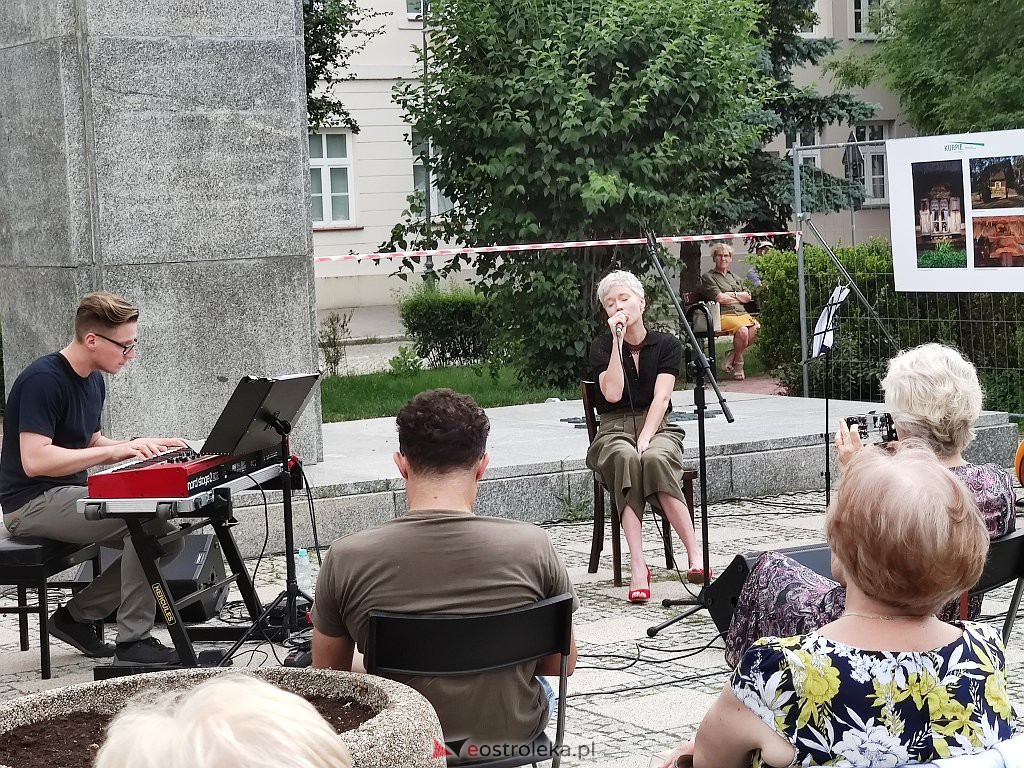 Art Czwartek - koncert Beaty Banasik [08.07.2021] - zdjęcie #10 - eOstroleka.pl